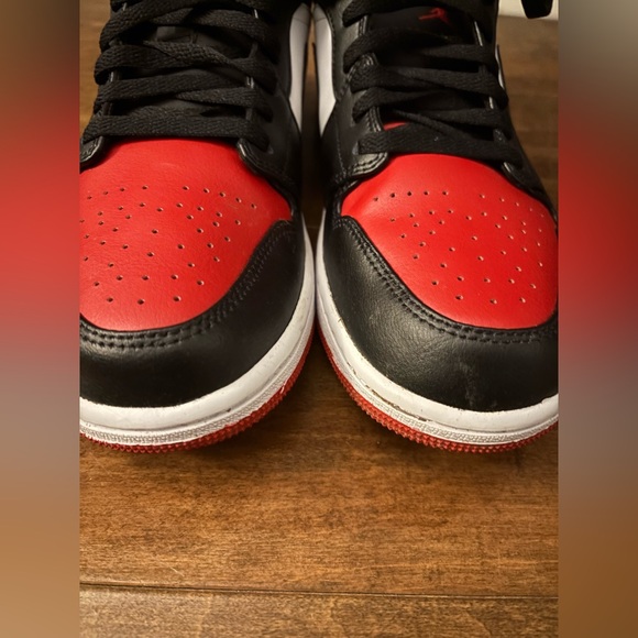 Men's Air Jordan 1 low Black and Red Sneakers - Picture 3 of 9